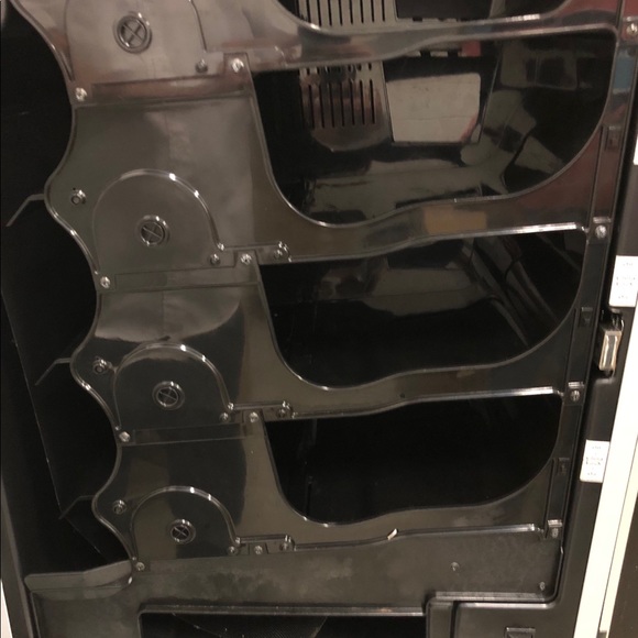 Skybox Eagles Vending Machine - Picture 6 of 8